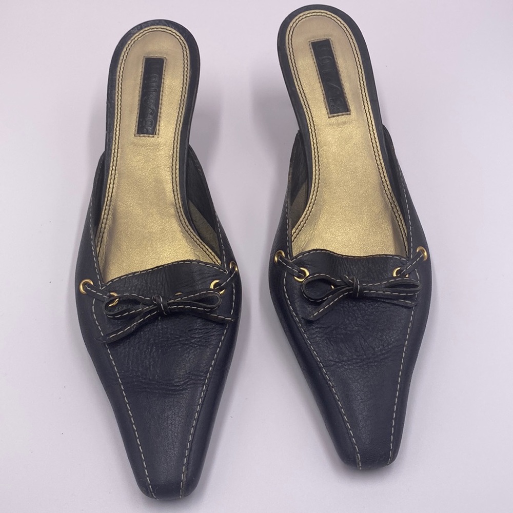 Unisa black pumps